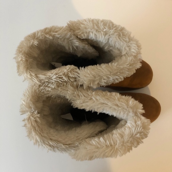 SOLD IN BUNDLE‼️ Girls brown tan boot size 3 - Picture 2 of 4
